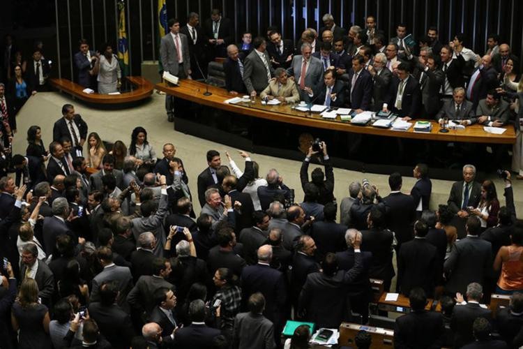 Resultado de imagem para Governo consegue aprovar urgência para reforma trabalhista