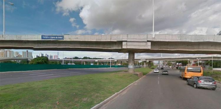 Acidente aconteceu em viaduto de acesso ao Imbuí - Foto: Reprodução | Google Maps