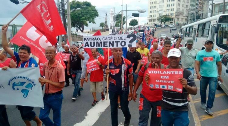 Passeata afetou trânsito no Centro de Salvador - Foto: Xando Pereira | Ag. A TARDE