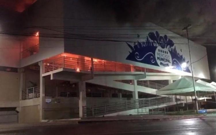 Incêndio começou no final da noite de domingo - Foto: Cidadão Repórter | Vias WhatsApp