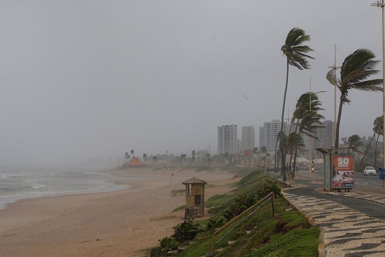 Os fortes ventos são comuns em julho e agosto - Foto: Margarida Neide l Ag. A TARDE l 4.7.2017