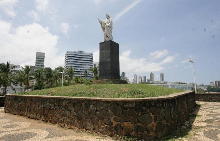 O crime teria acontecido nas imediações do Cristo da Barra - Foto: Luciano da Matta | Ag. A TARDE