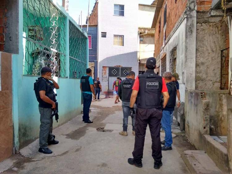 Amigos foram executados antes de deixarem as imediações da residência - Foto: Euzeni Daltro | Ag. A TARDE