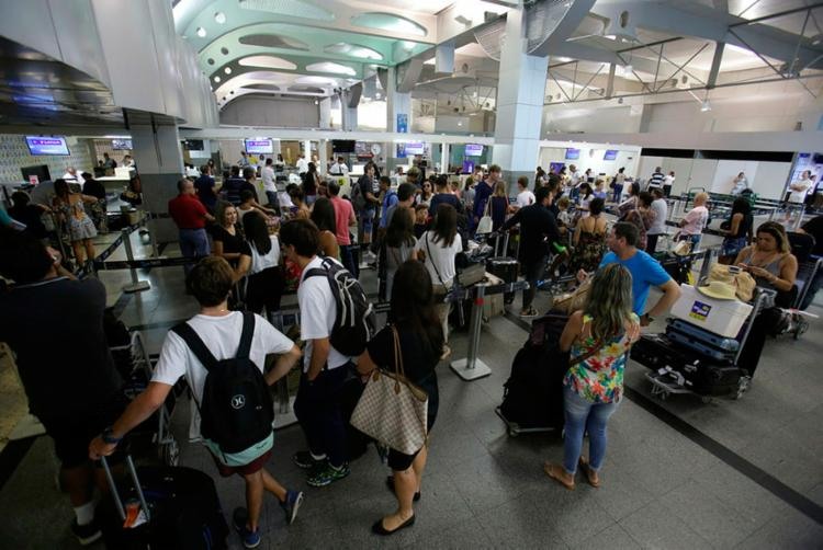 Resultado de imagem para fotos do apagao do aeroporto de salvador ontem