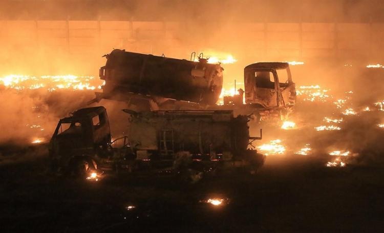 Cerca de 500 equipamentos e três caminhões ficaram totalmente destruídos - Foto: Joá Souza l Ag. A TARDE