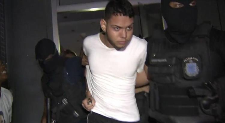 Adriel Montenegro dos Santos, 23, passou cinco meses foragido antes de se entregar Ã  polÃ­cia - Foto: ReproduÃ§Ã£o l Rede Bahia