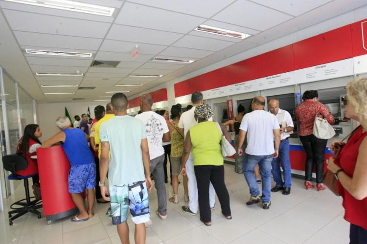 A medida servirÃ¡ para os pagamentos de todos os valores e estima-se que vai afetar quatro bilhÃµes de boletos por ano - Foto: Margarida Neide l Ag. A TARDE