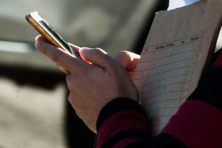 Objetivo Ã© impedir a cobranÃ§a de mensalidades ou multas daquele que perdeu ou teve o celular roubado ou furtado - Foto: Marcello Casal Jr | AgÃªncia Brasil