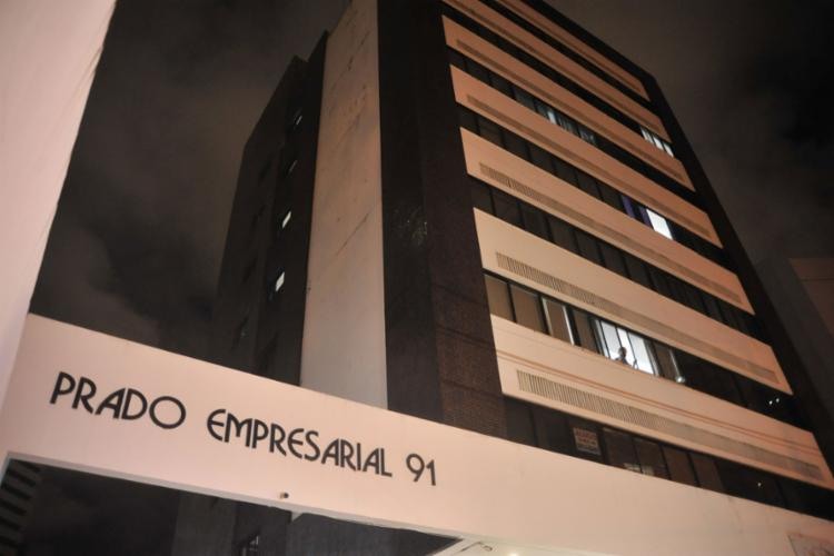 O acidente aconteceu no edifÃ­cio Prado Empresarial, localizado na rua MetÃ³dio Coelho - Foto: Felipe IruatÃ£ l Ag. A TARDE