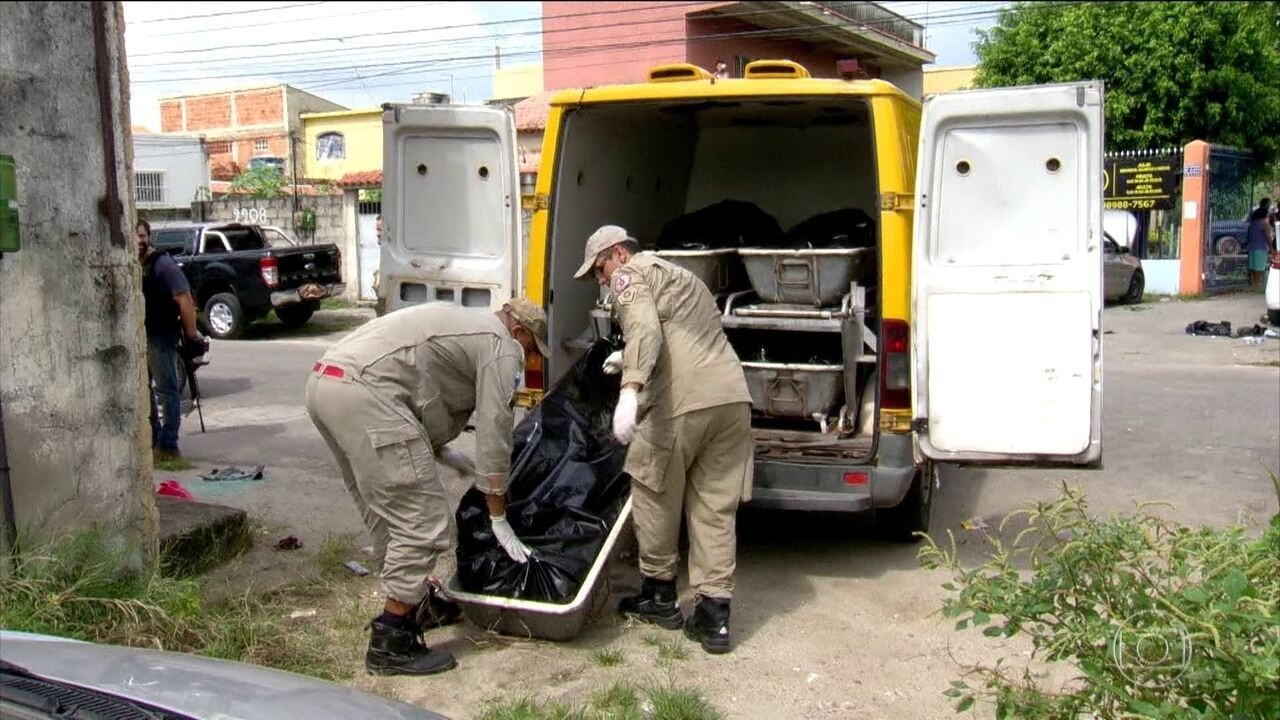 Resultado de imagem para Mortes violentas continuam em queda no Brasil