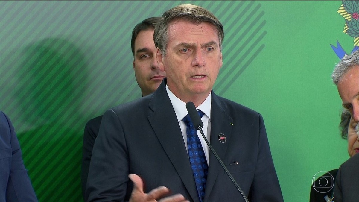 Resultado de imagem para Projeto de Bolsonaro prevÃª ampliar 'por regulamento' o nÃºmero de categorias com direito a porte de arma de fogo