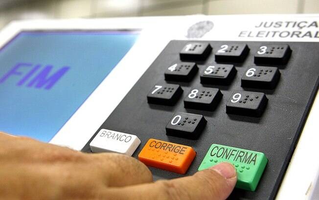 Tribunais regionais têm até esta terça-feira (1º) para reconhecer resultados das urnas eletrônicas