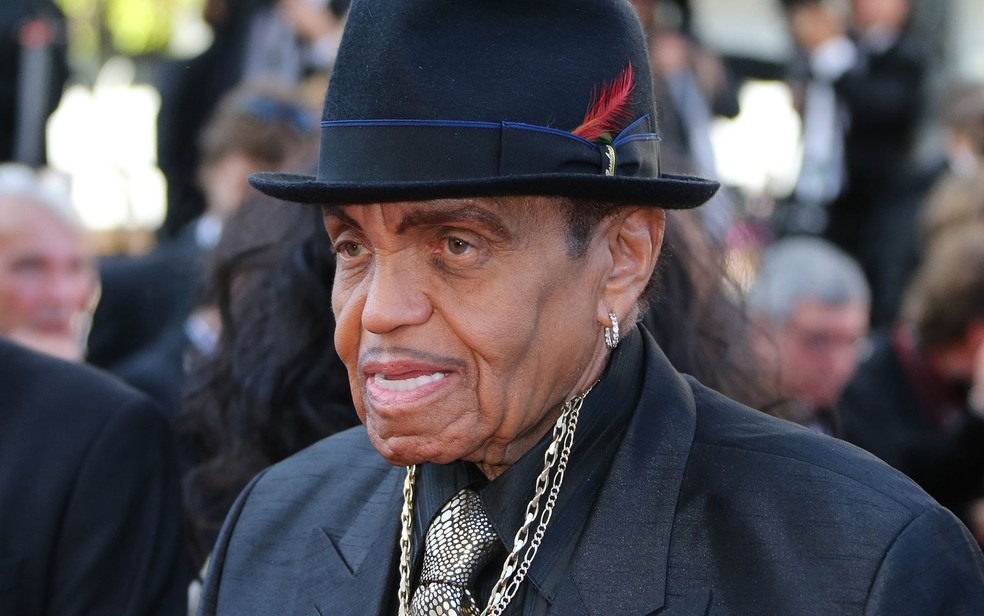 O empresÃ¡rio Joe Jackson, pai de Michael Jackson, chega Ã  premiÃ¨re de â??Clouds of Sils Mariaâ??, no 67Âº Festival de Cannes (Foto: AFP Photo/Loic Venance)