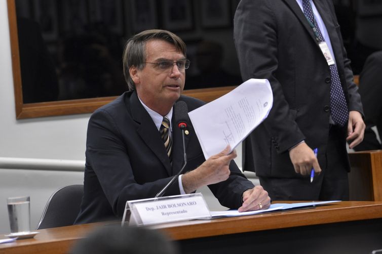 O deputado Jair Bolsonaro durante sessÃ£o do Conselho de Ã?tica da CÃ¢mara dos Deputados que instaurou nesta terÃ§a-feira (16) processo por quebra de decoro contra o deputado (Wilson Dias/AgÃªncia Brasil) 