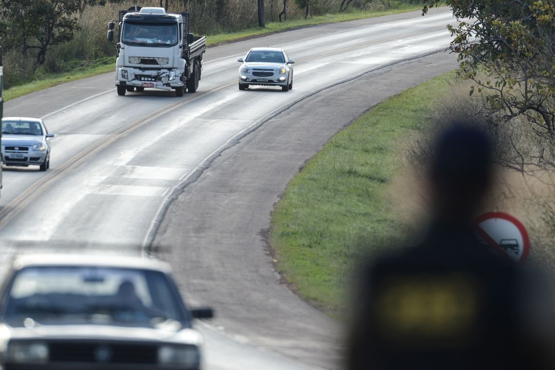 PRF intensifica fiscalizaÃ§Ã£o de condutas imprudentes no quilometro trinta e cinco da BR-040 (Marcello Casal Jr/AgÃªncia Brasil)