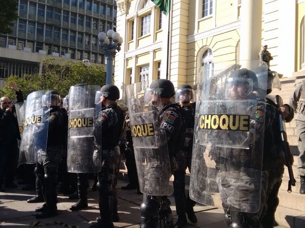 Resultado de imagem para Em Curitiba, polÃ­cia estÃ¡ pronta para agir em caso de tumulto, diz secretaria