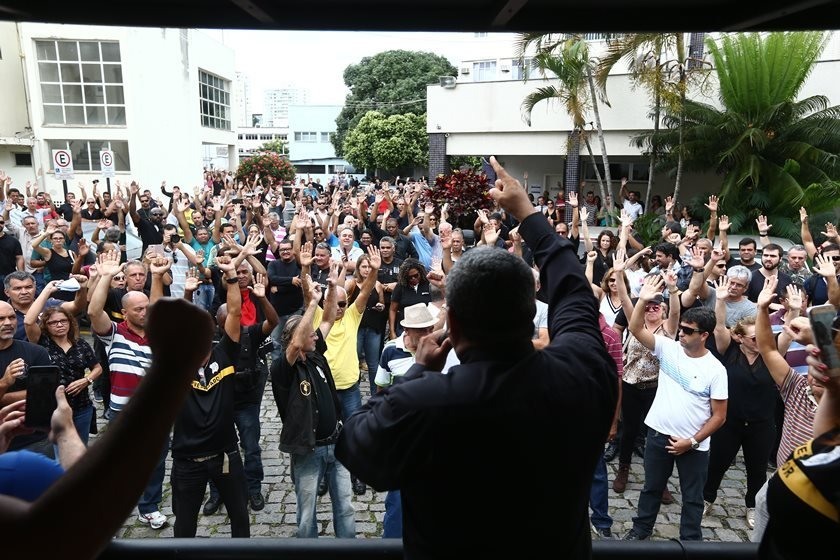 Resultado de imagem para fotos da greve da pm no espirito santo