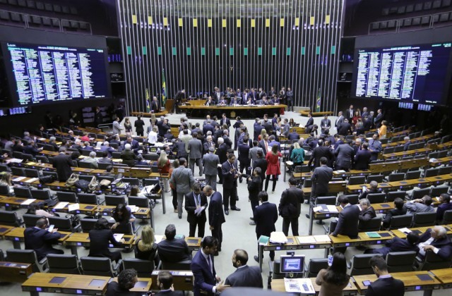 Resultado de imagem para Deputados podem votar hoje em comissão especial mudanças no sistema eleitoral