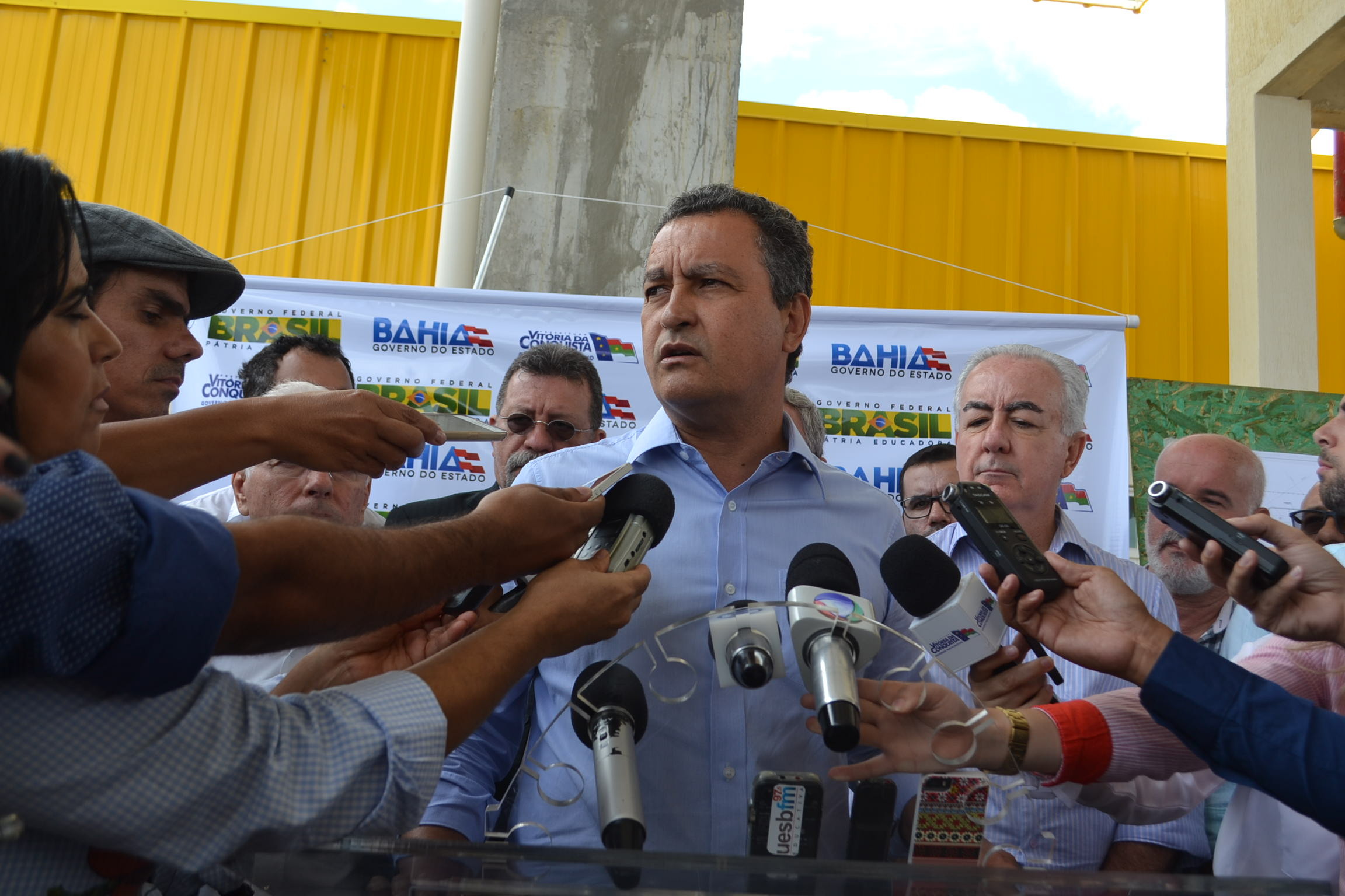 Resultado de imagem para fotos de coletiva do governador rui costa apos eleições de ontem