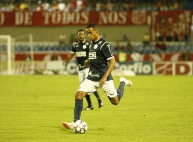 Paulinho chega em Salvador nesta sexta para assinar com o Bahia