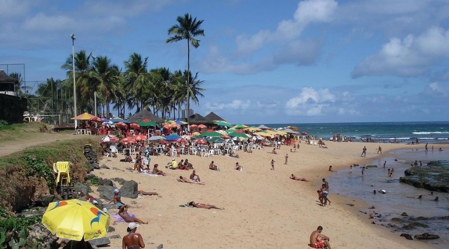 [Prefeitura descarta retorno das barracas de praia na orla de Salvador]