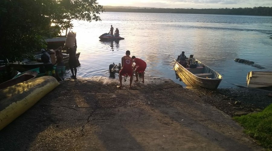 Resultado de imagem para Corpo de homem Ã© encontrado por bombeiros em praia de ItacarÃ©; vÃ­tima teria desaparecido no final de semana