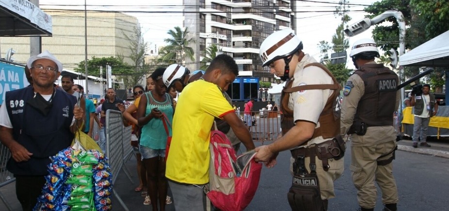 Resultado de imagem para fotos da policia militar da bahia no carnaval