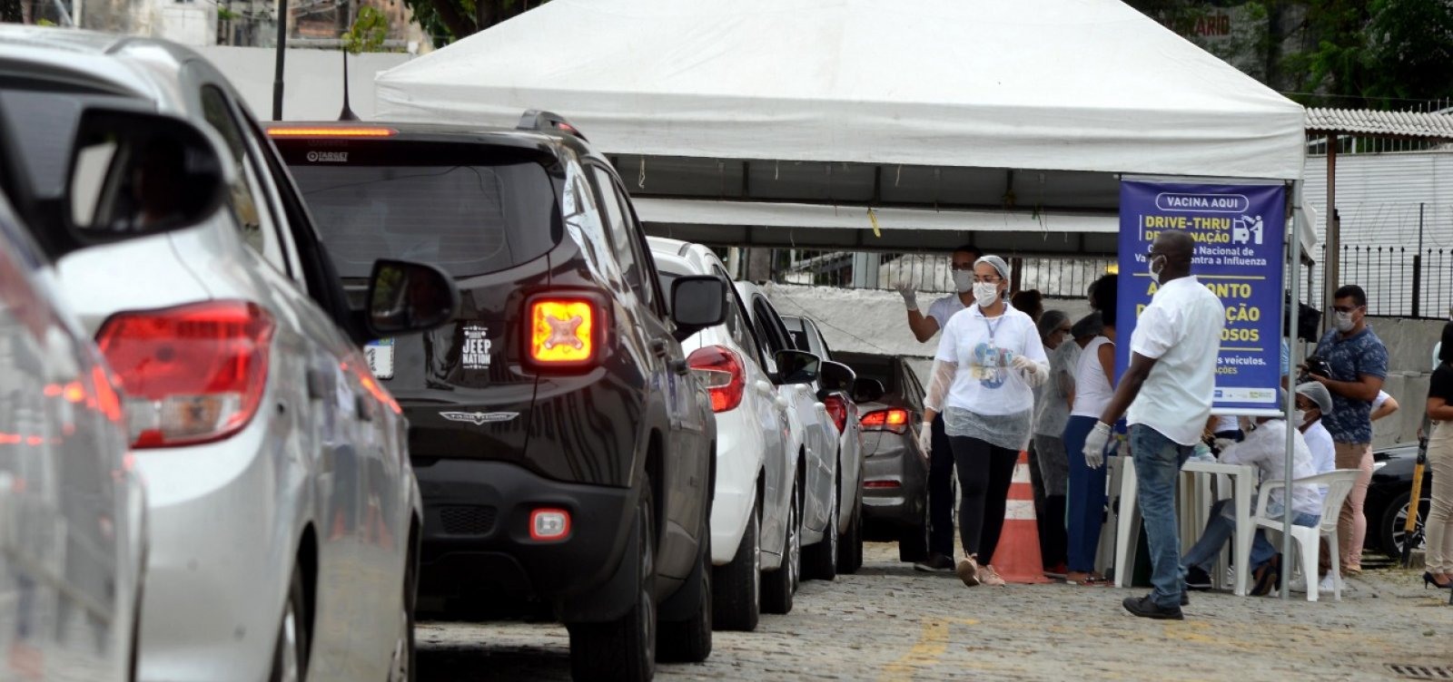 Prefeitura amplia pontos de drive-thru para vacinação de idosos ...