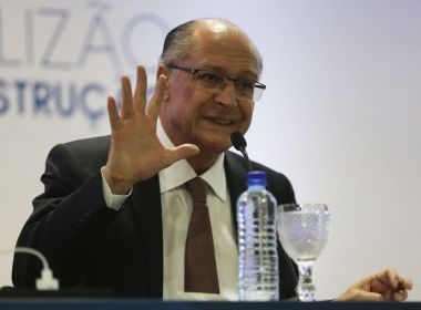 Alckmin foi acusado de desperdiÃ§ar Ã¡gua por seu vizinho em Pindamonhangaba