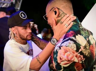 Neymar canta â??Crush Blogueirinhaâ?? com LÃ©o Santana em show na Bahia