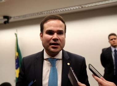 De olho na prefeitura, CacÃ¡ diz que transfere tÃ­tulo para Salvador na prÃ³xima semana