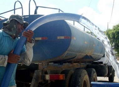 ApÃ³s queixas, Embasa envia carros-pipa para moradores da regiÃ£o da Garibaldi