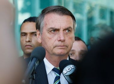 Bolsonaro defende Olavo e diz esperar fim de embates com militares