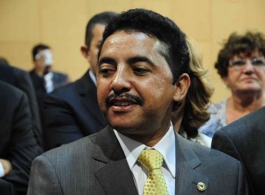 Resultado de imagem para fotoos do deputado roberto carlos