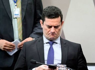 Abatido durante coletiva, Moro elogia autonomia da PF em governos anteriores 