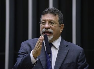 Ex-líder do PT, Florence define se permanece na liderança da minoria no Congresso dia 17