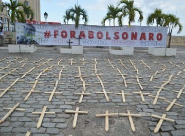 Em Salvador, manifestantes fazem ato contra Bolsonaro e em prol de vacina contra Covid-19