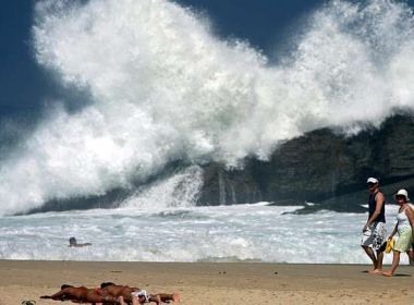 Aviso de ressaca: Litoral baiano pode ter ondas de até 2,5m até esta quarta