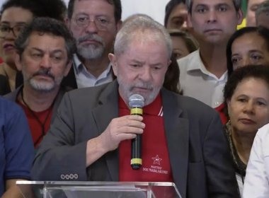 Lula chora, se coloca como 'cidadão indignado' e ironiza trabalhos da PF e do MPF