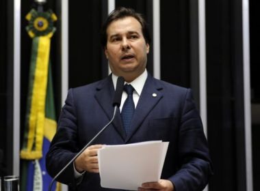 Serei candidato até o fim, mesmo contra Temer, diz Maia