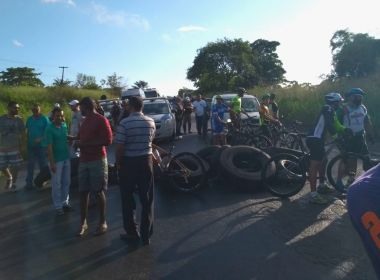 SÃ£o Francisco do Conde: Moradores fecham BA perto de refinaria e cobram recuperaÃ§Ã£o de via