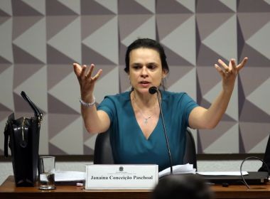 'Gases nÃ£o podem parar um chefe de Estado', diz Janaina Paschoal a Bolsonaro