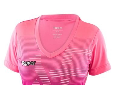 Topper lanÃ§a camisa do VitÃ³ria alusiva ao Outubro Rosa