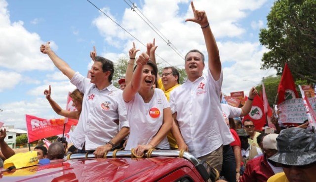 Resultado de imagem para fotos de haddad em caminhada com rui costa em juazeiro