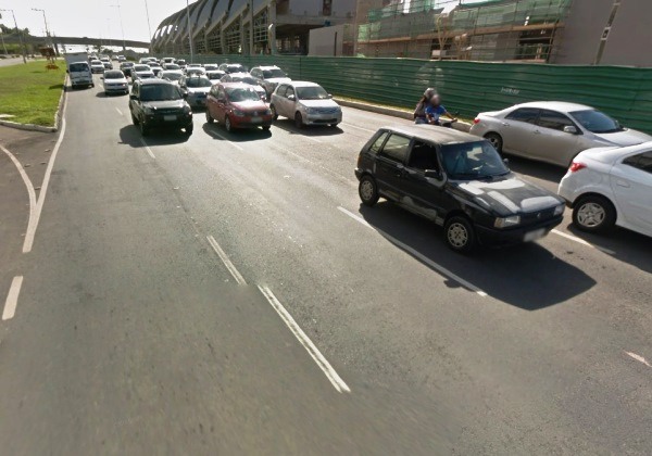 Trânsito na Paralela (Foto: Reprodução Google Street View).