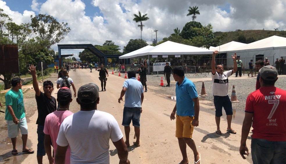 Moradores de Pacaraima expulsam venezuelanos de Roraima (Foto: Wendel Pereira do Vale)