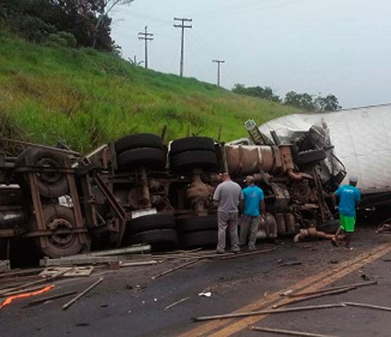 Resultado de imagem para BR-101, na altura da cidade de Ibirapitanga, regiÃ£o sul da Bahia.