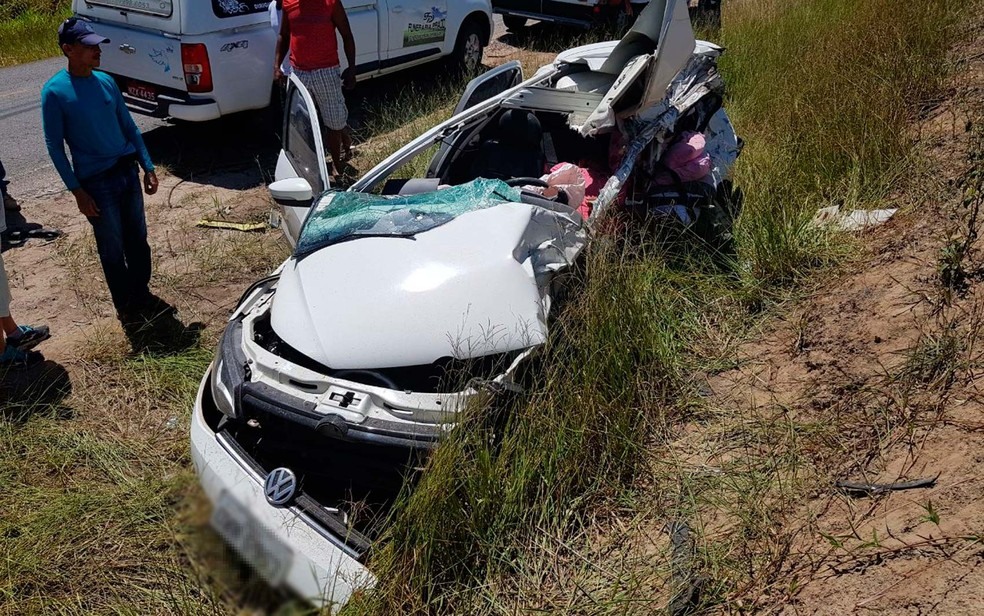 Homem morreu e grávida ficou ferida após acidente na BA-001, na região de Prado, no sul da Bahia (Foto: Danuse Cunha/Itamaraju Notícias)