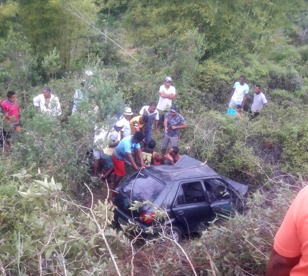 Acidente deixou mortos e feridos na BR-101, na cidade de Presidente Tancredo Neves â?? Foto: Site do Voz da Bahia/Carlos JosÃ©