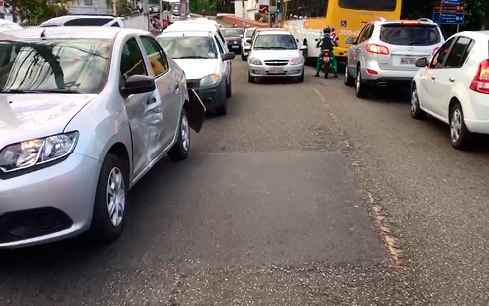 Uma pessoa ficou ferida e foi atendida pelo Samu (Foto: ReproduÃ§Ã£o/TV Bahia)